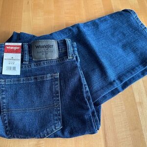 NEW Wrangler Men's Dark Blue Relaxed Jeans